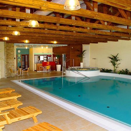 Wellness Hotel Happy Star Hnanice  Buitenkant foto