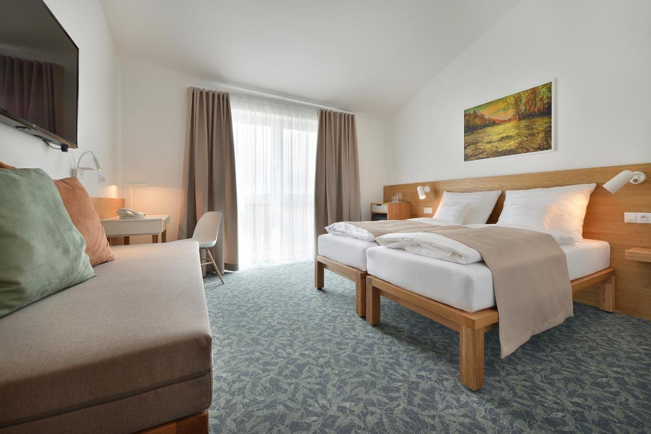 Wellness Hotel Happy Star Hnanice  Buitenkant foto