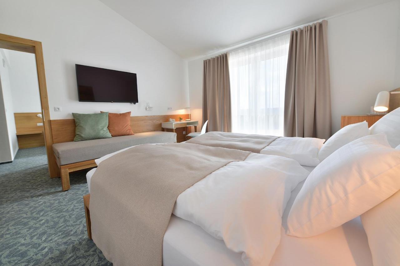 Wellness Hotel Happy Star Hnanice  Buitenkant foto