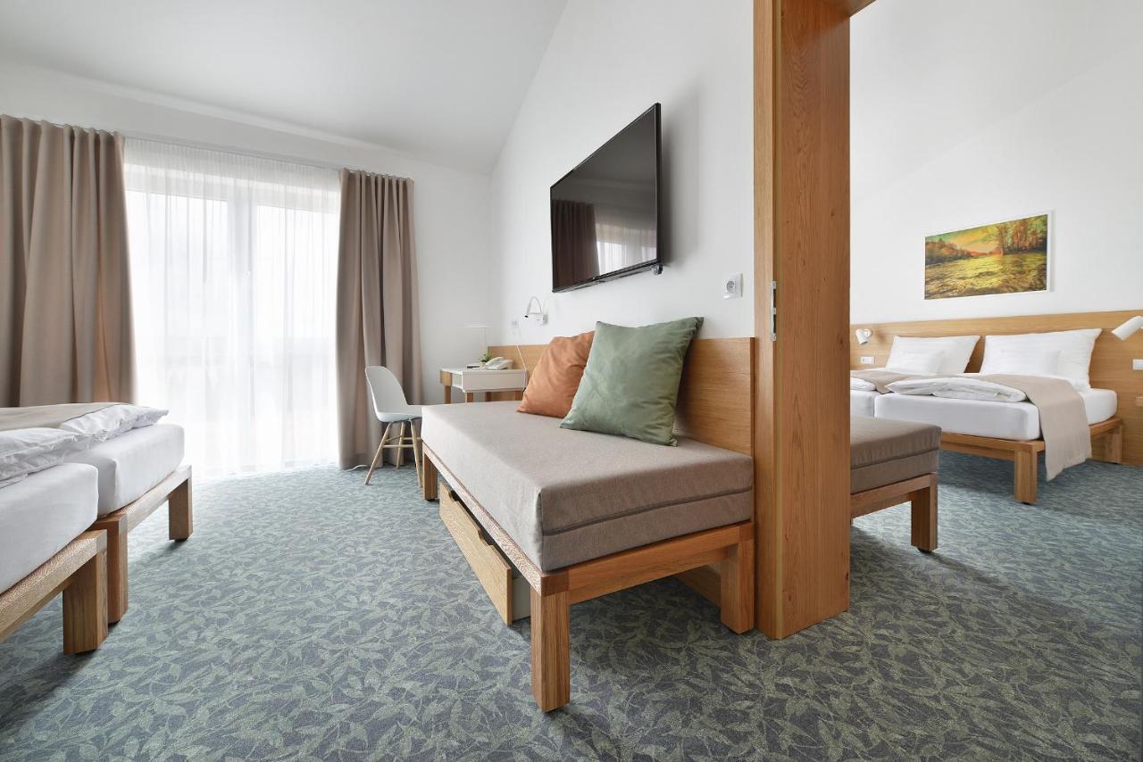 Wellness Hotel Happy Star Hnanice  Buitenkant foto