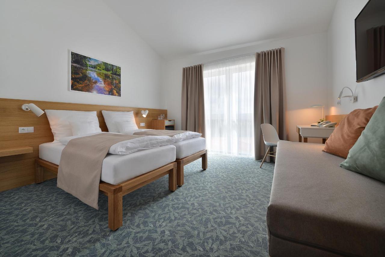 Wellness Hotel Happy Star Hnanice  Buitenkant foto