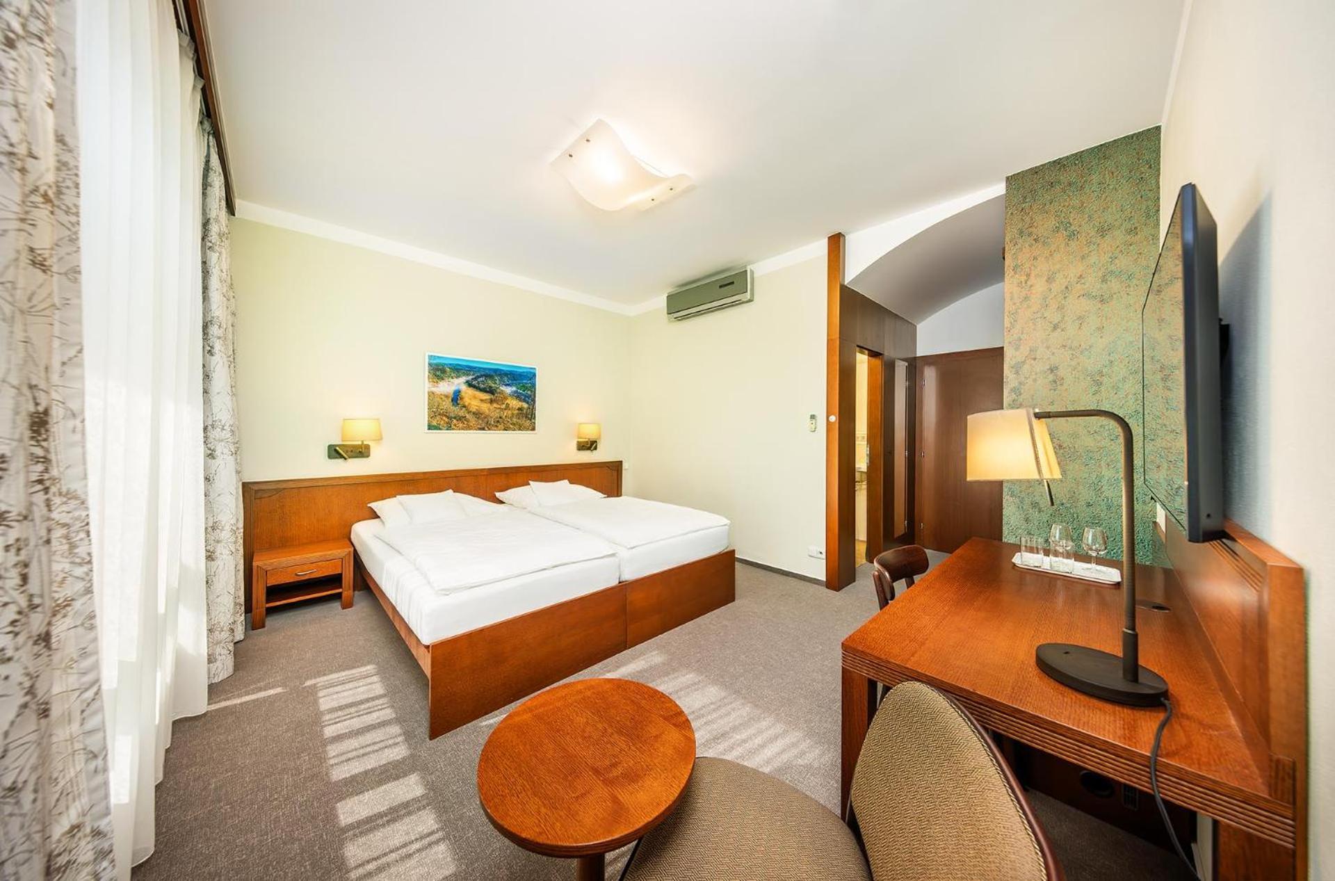 Wellness Hotel Happy Star Hnanice  Buitenkant foto