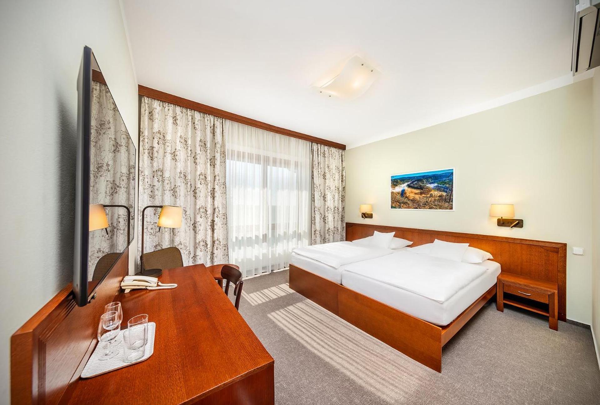 Wellness Hotel Happy Star Hnanice  Buitenkant foto