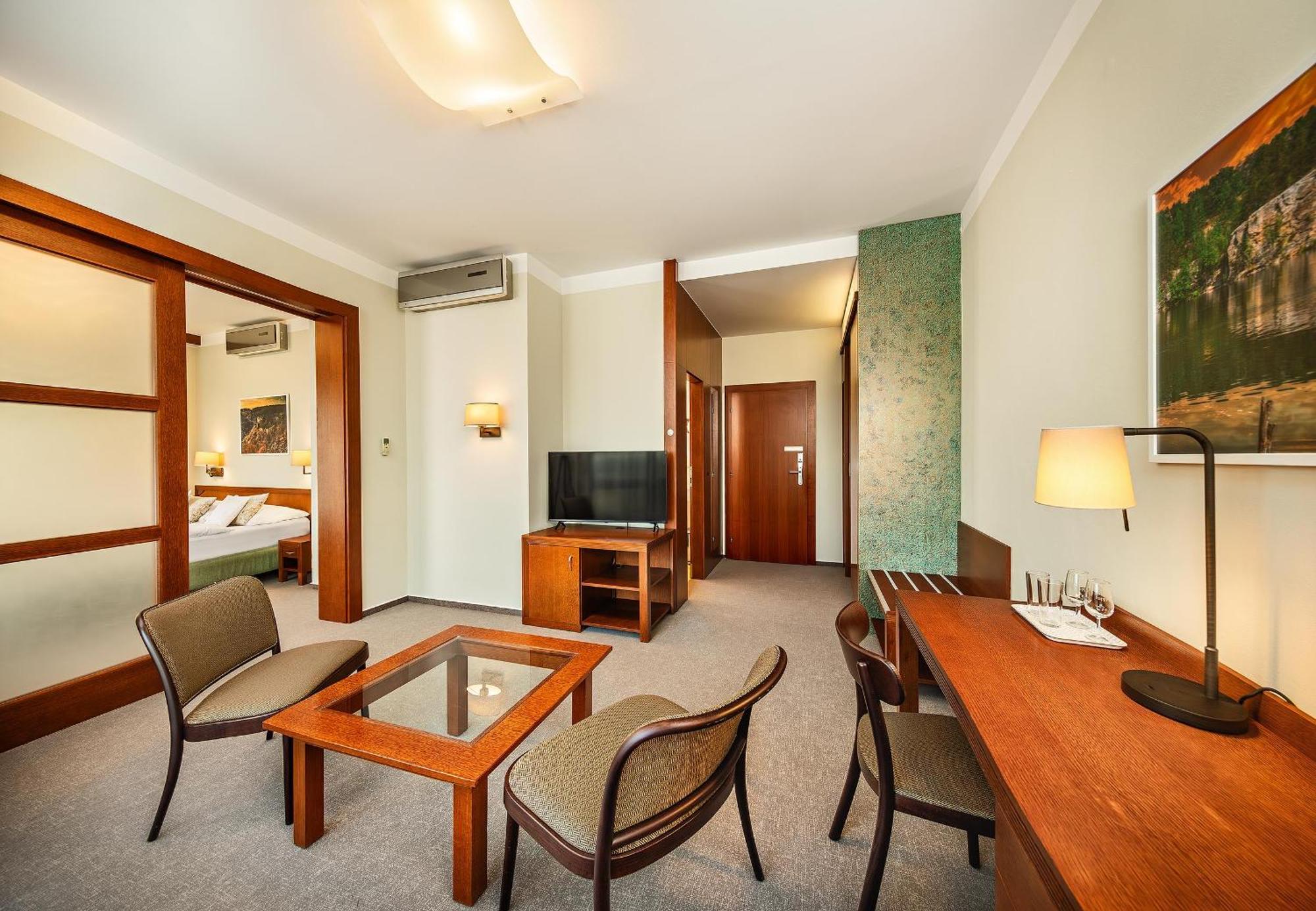 Wellness Hotel Happy Star Hnanice  Buitenkant foto