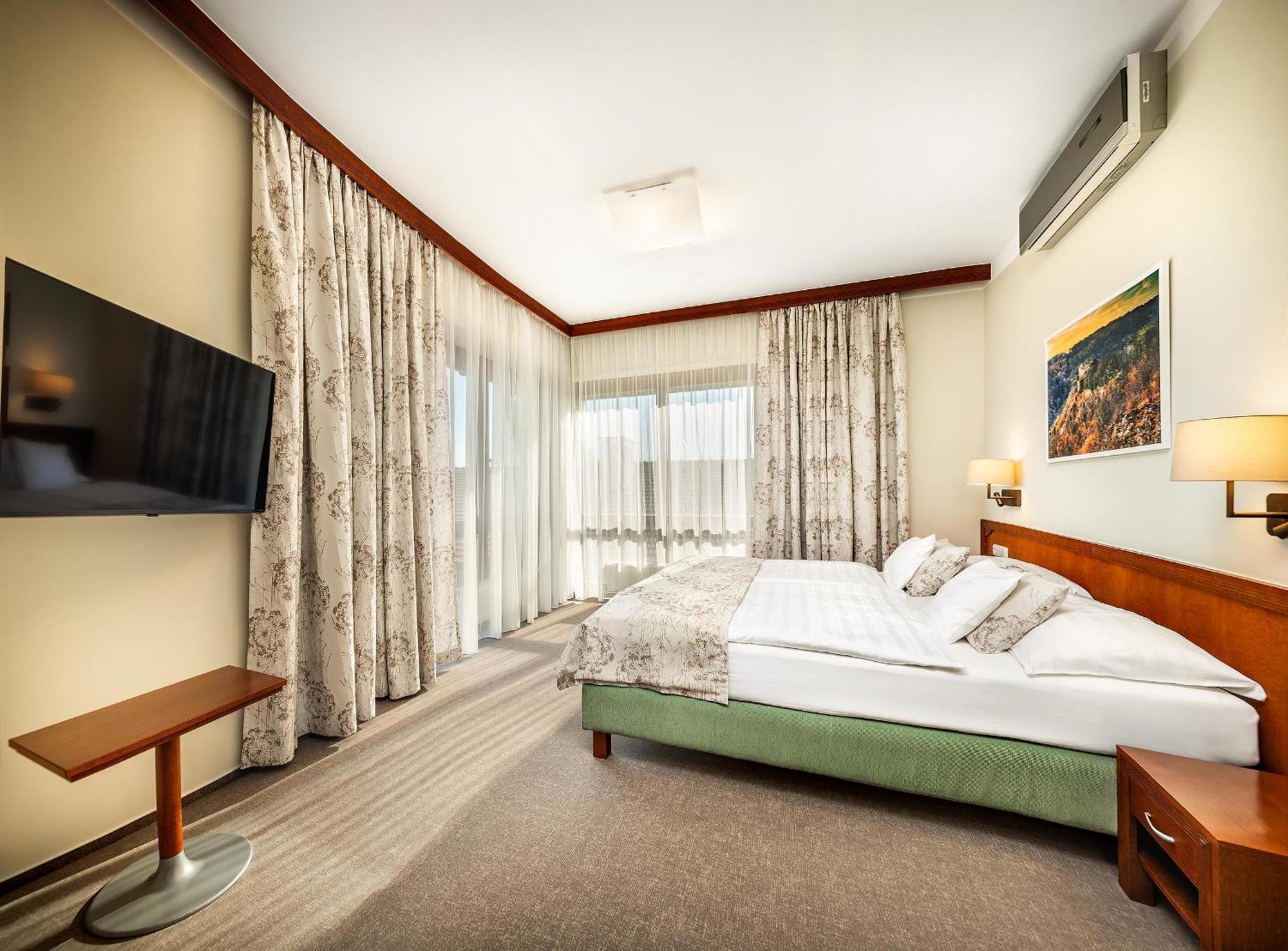 Wellness Hotel Happy Star Hnanice  Buitenkant foto