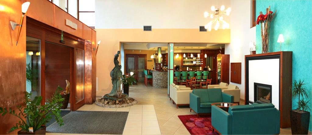 Wellness Hotel Happy Star Hnanice  Buitenkant foto