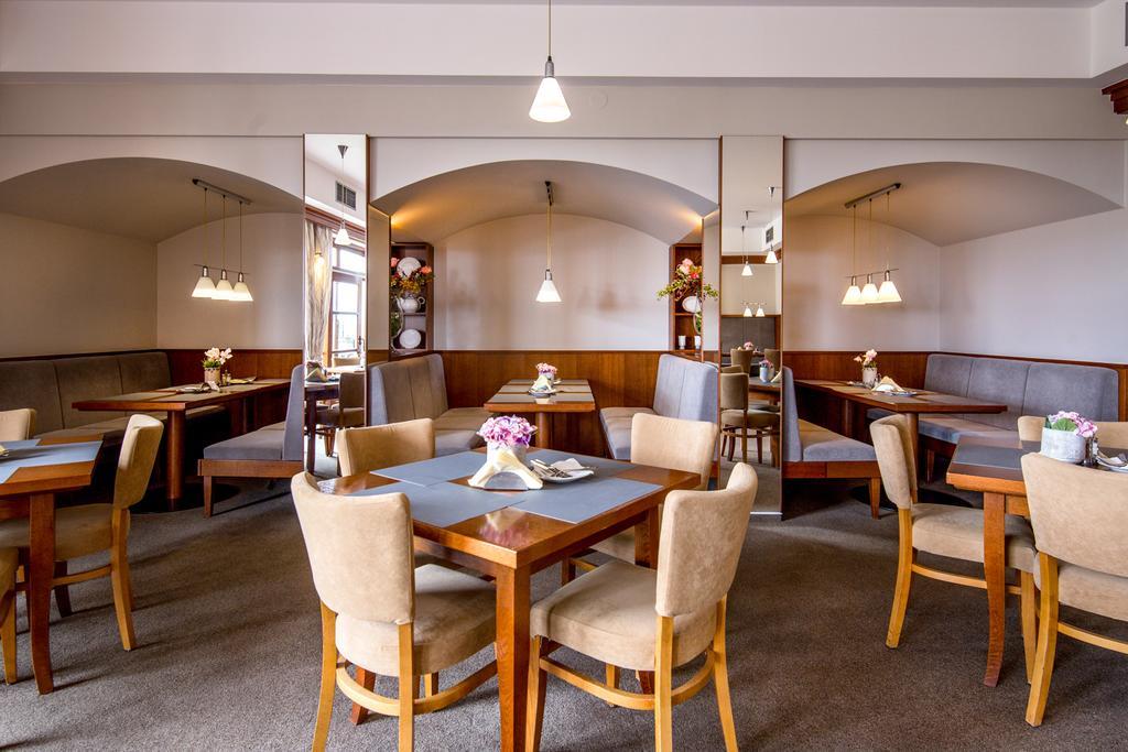 Wellness Hotel Happy Star Hnanice  Buitenkant foto