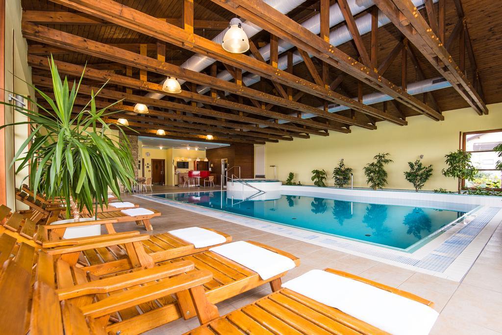Wellness Hotel Happy Star Hnanice  Buitenkant foto