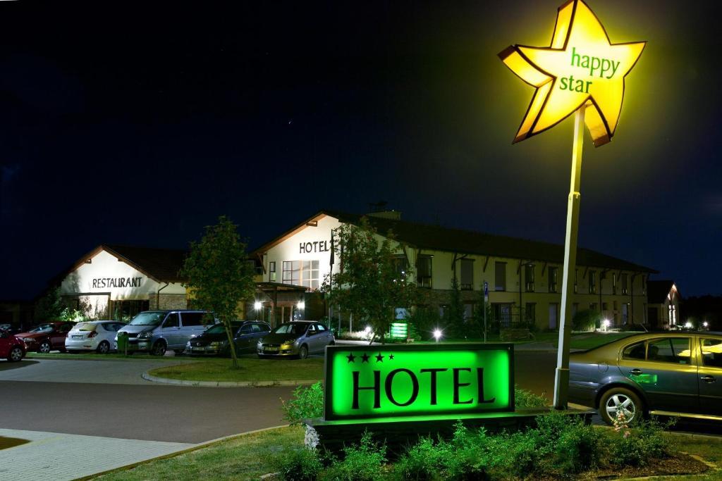 Wellness Hotel Happy Star Hnanice  Buitenkant foto