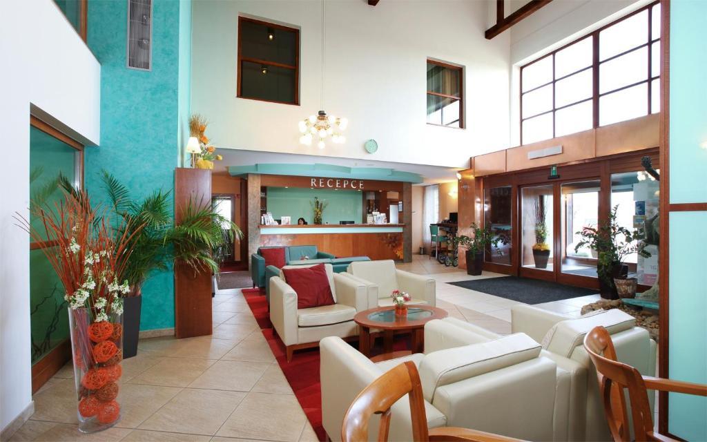 Wellness Hotel Happy Star Hnanice  Buitenkant foto