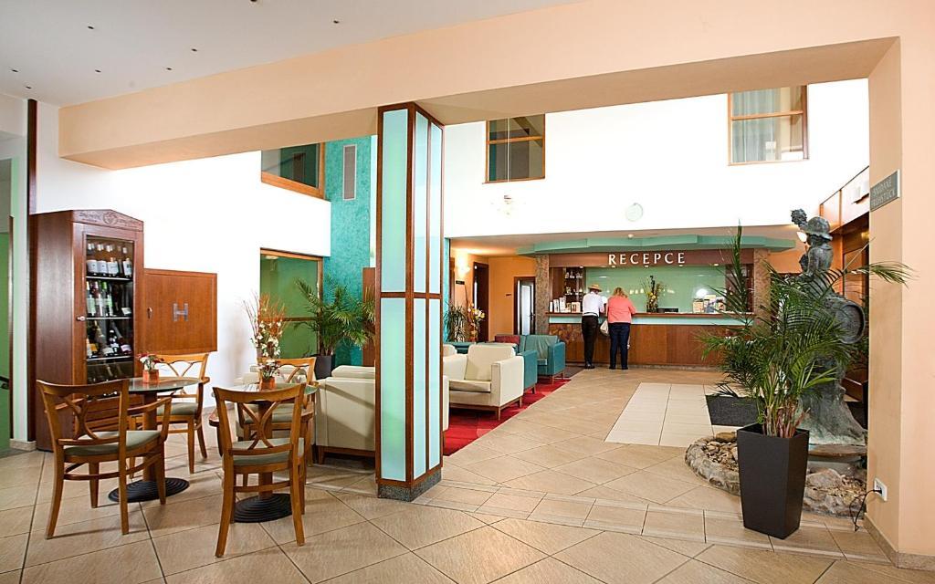 Wellness Hotel Happy Star Hnanice  Buitenkant foto