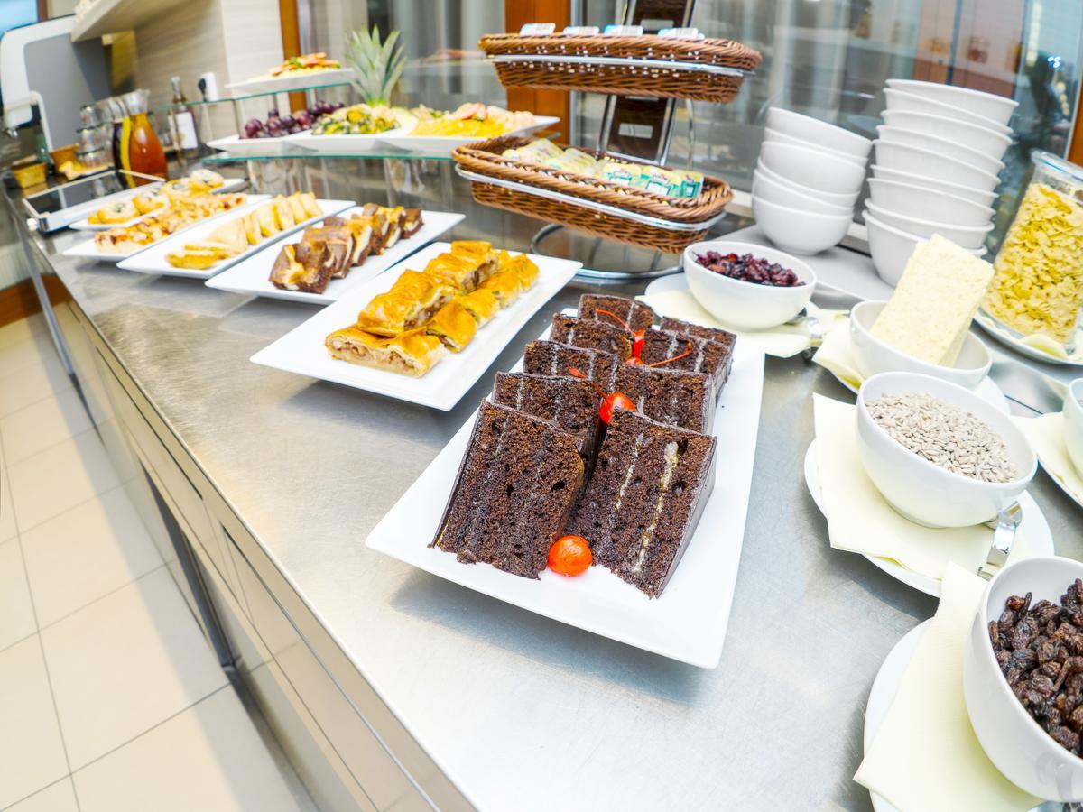 Wellness Hotel Happy Star Hnanice  Buitenkant foto