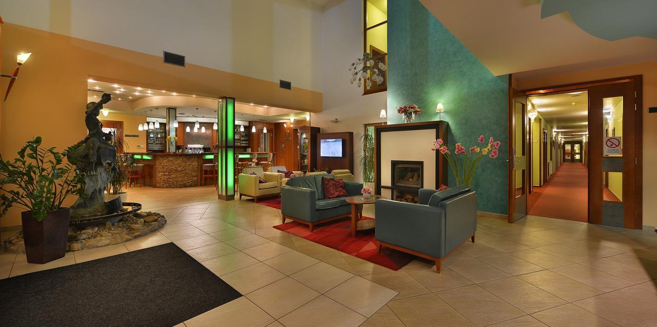 Wellness Hotel Happy Star Hnanice  Buitenkant foto
