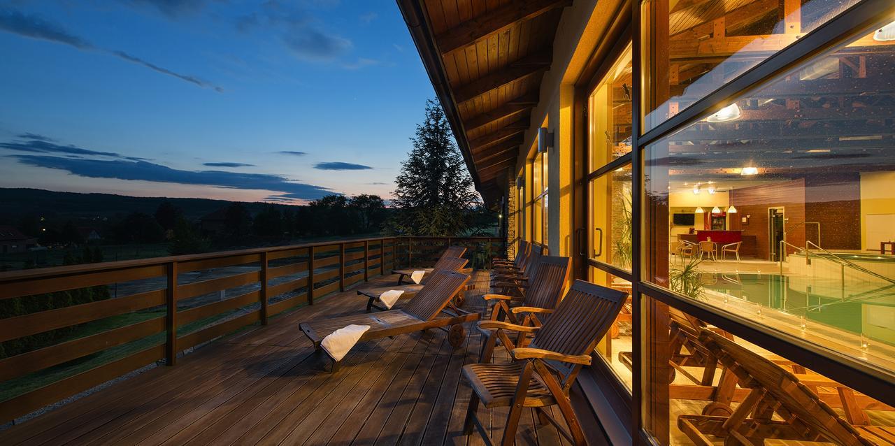 Wellness Hotel Happy Star Hnanice  Buitenkant foto